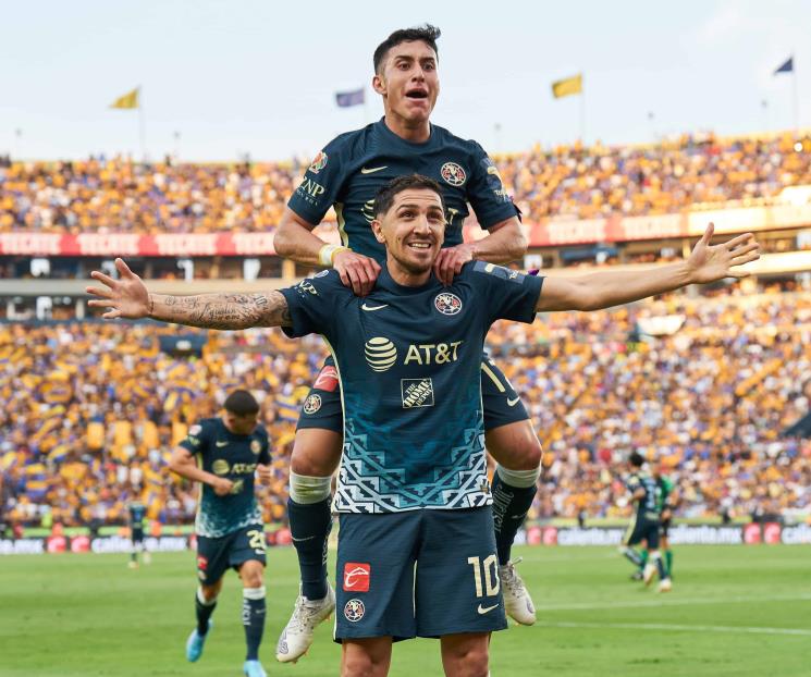Águilas vuelan sobre regios