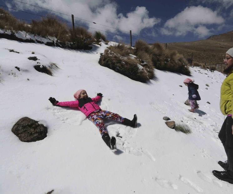 Sorprende volcán Nevado de Toluca cubierto de nieve