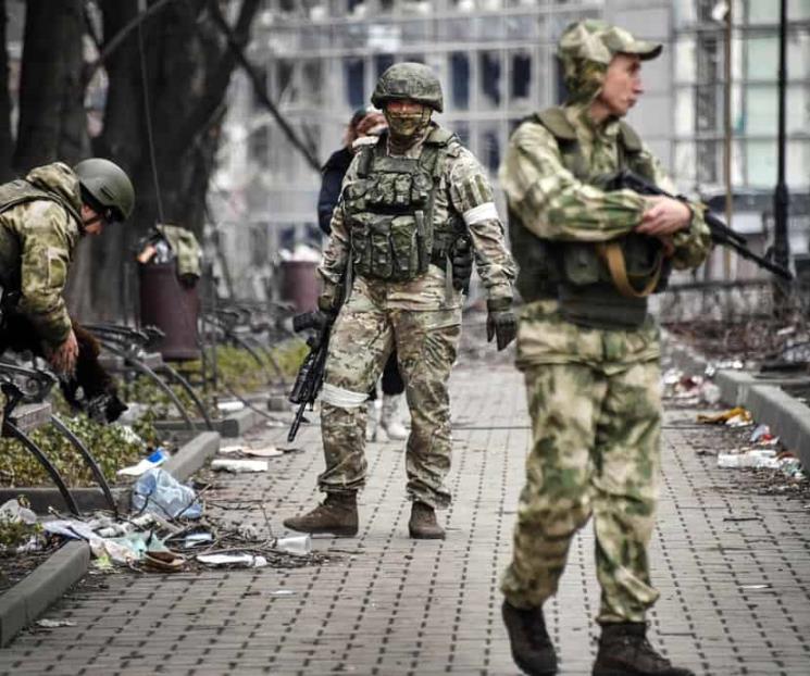 Reanudan ataques aéreos contra planta en Mariupol