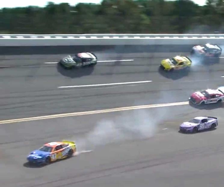 No acaba Suárez carrera en Talladega por colisión