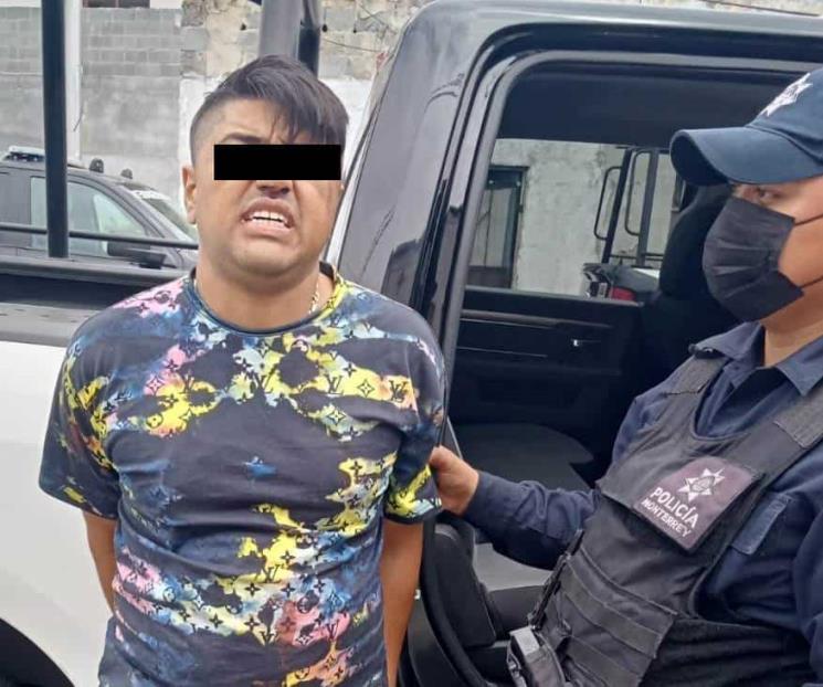 Detienen a hombre con 38 mil pesos y droga