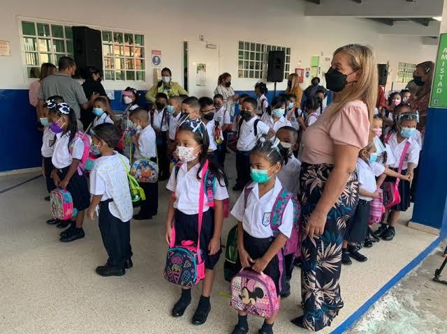 Regresan a clases más de un millón de alumnos