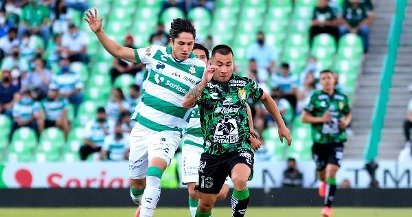 Empatan Santos y León