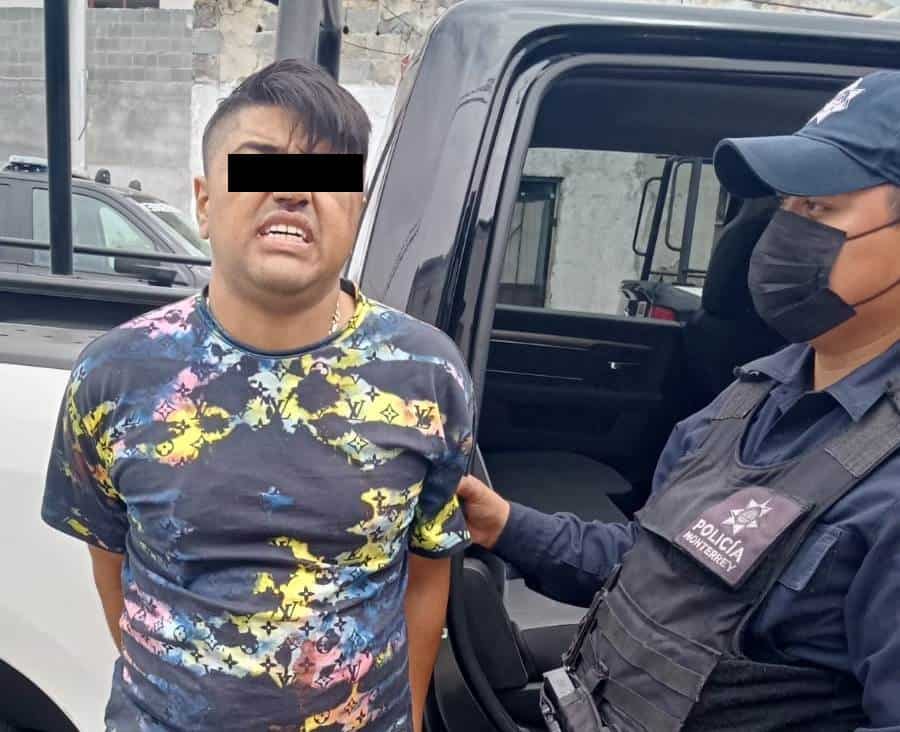 Llevaba 38 mil pesos en efectivo y una bolsa con cocaína en polvo