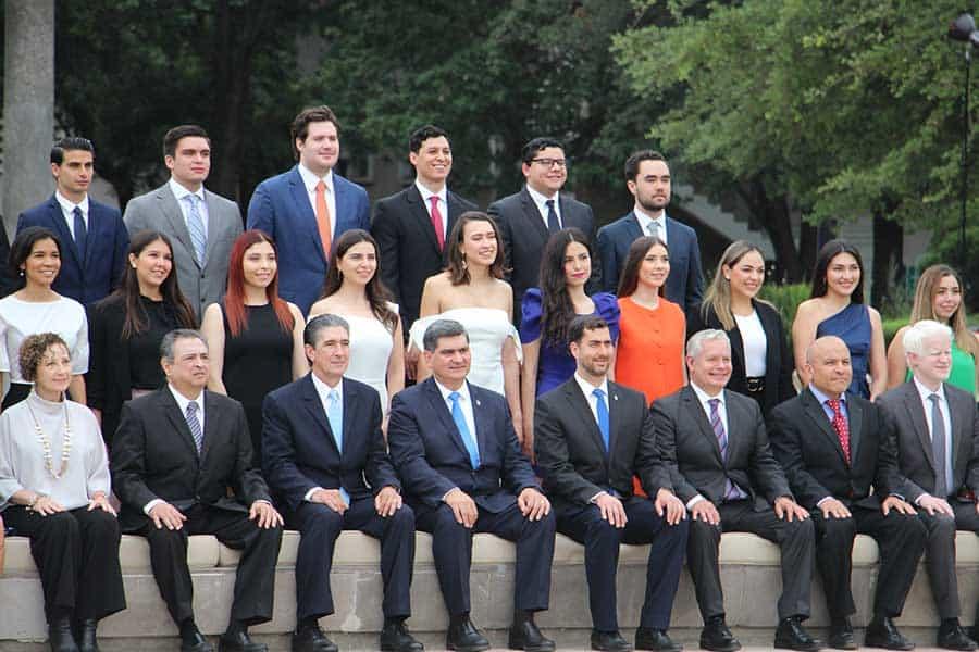 Alumnos de campus Monterrey se reúnen en Foto de Generación