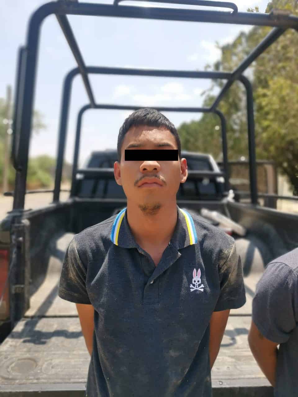 Sorprendieron a dos sujetos con un arma larga de alto poder, cartuchos, radiofrecuencias y diversas dosis de marihuana y cocaína en piedra