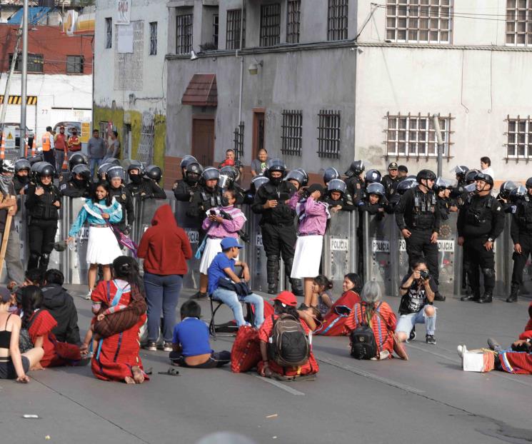 Rechazan reubicación en la CDMX familias triquis de Oaxaca