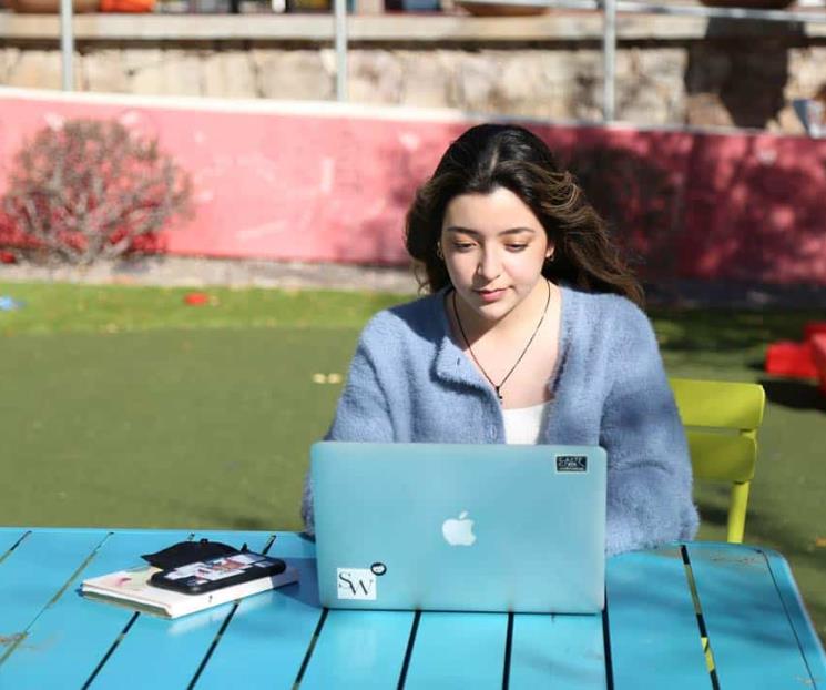 Estudiante de PrepaTec firma su primera novela con Porrúa