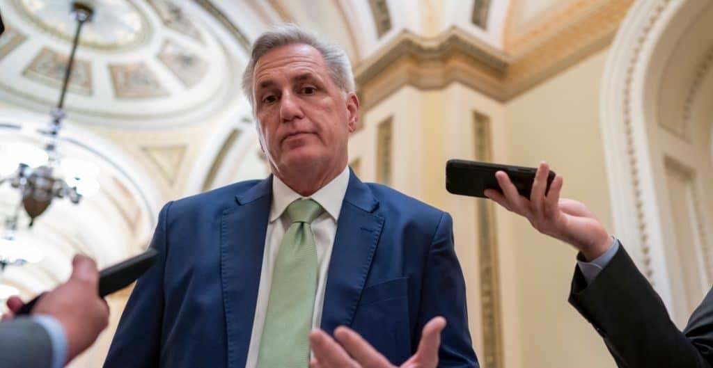 Buscan interrogar a Kevin McCarthy por asalto a Capitolio