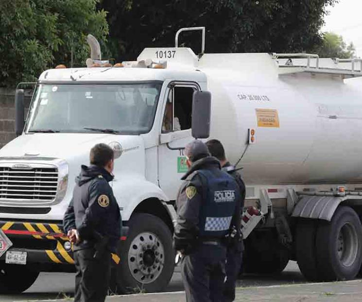 Denuncian que 6 mil autotanques venden gas LP robado a Pemex