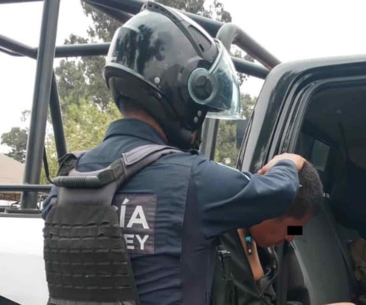 Agrede a policías y es detenido
