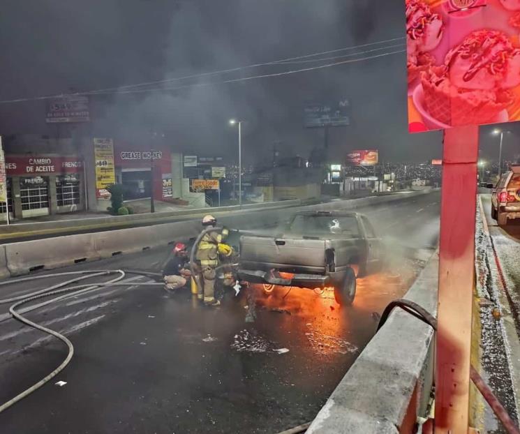 Se incendia vehículo en Paseo de los Leones