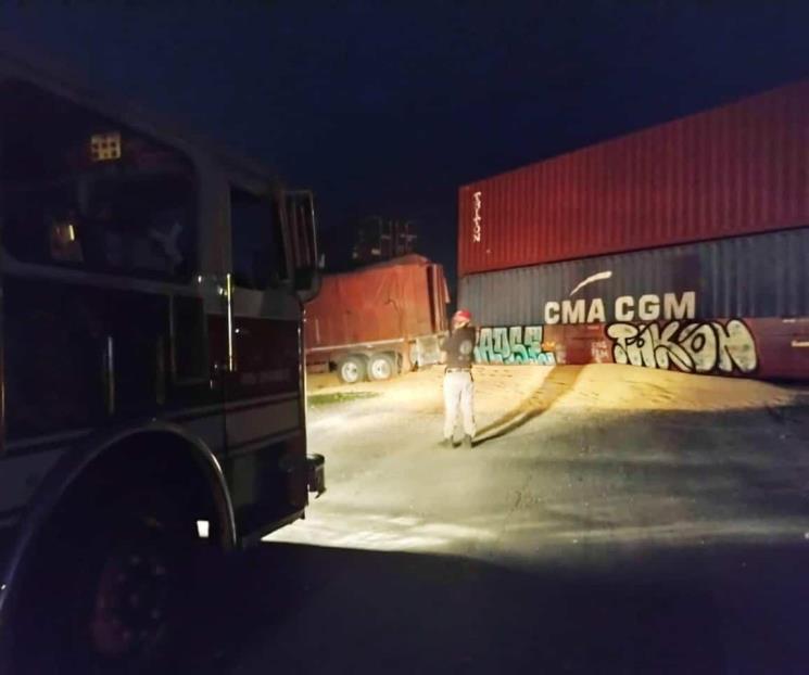 Embiste tren a tráiler en Montemorelos