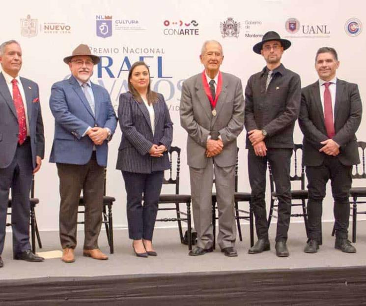 Gana Efraín Castro el premio Israel Cavazos