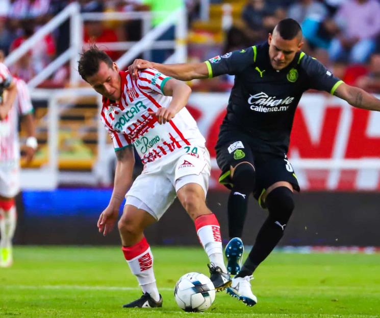 Ganan Chivas y mejoran posición