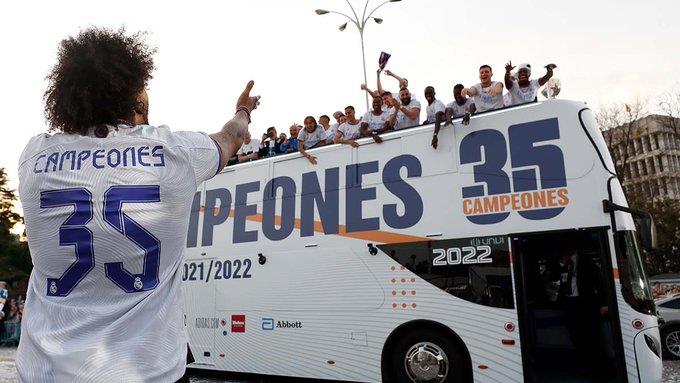 Ya festeja el Real Madrid con su gente en Cibeles