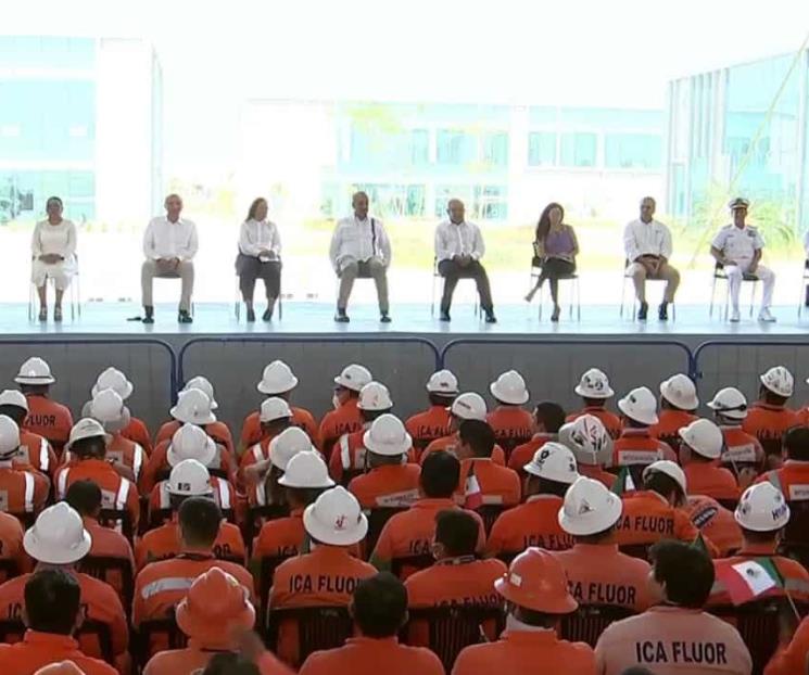 AMLO conmemora Día del Trabajo con trabajadores en Dos Bocas