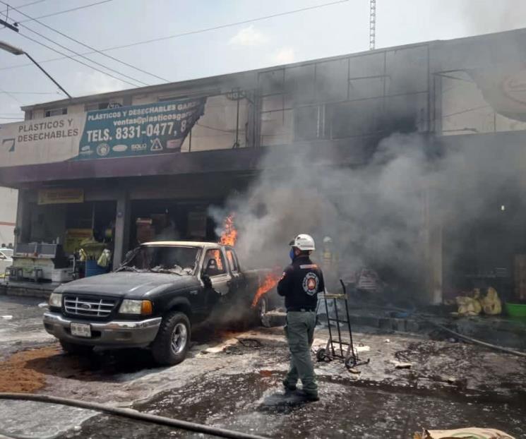 Muere hombre en incendio de Mercado de Abastos
