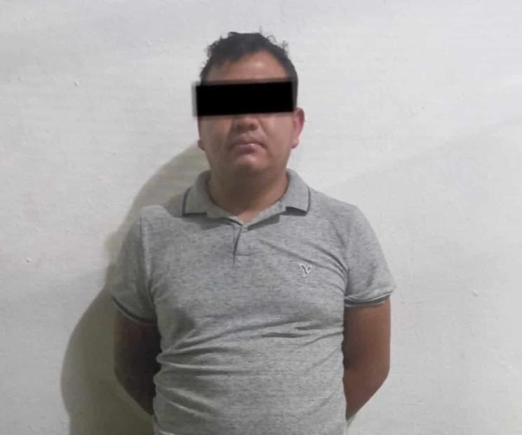 Balea hombre a persona, lo detienen y además portaba droga