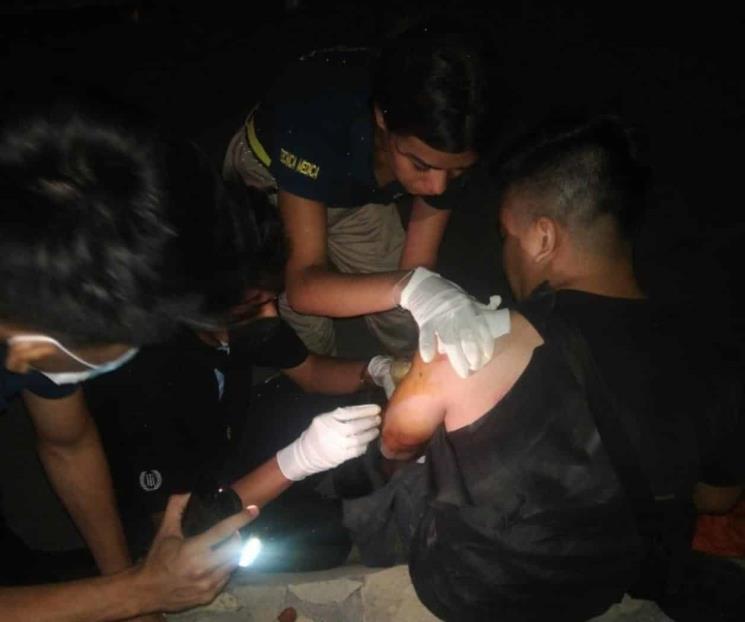 Deja choque entre moto y auto un herido