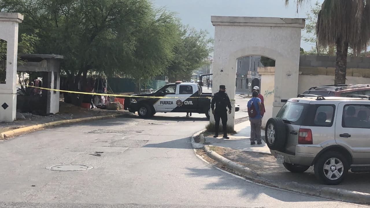 Hallan cuerpo humano en estado de descomposición dentro de una hilera y una maleta