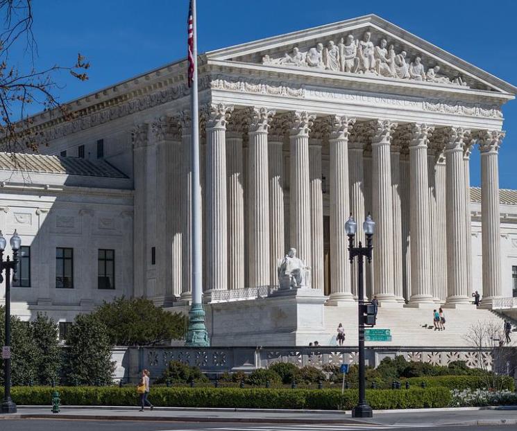 Corte Suprema de EU revocaría derecho al aborto