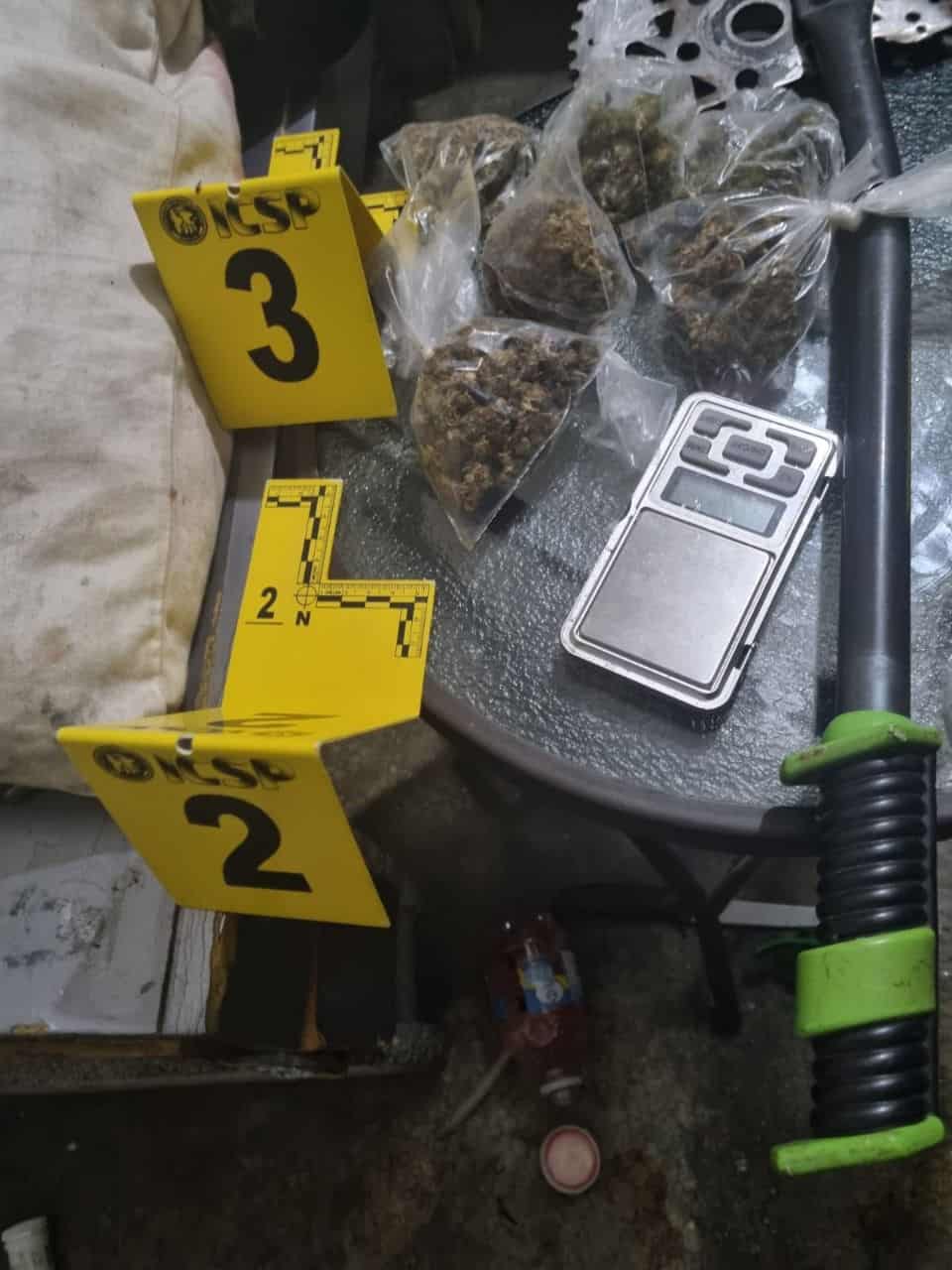 catearon un domicilio en la Colonia Constituyentes de Querétaro, donde se realizaban actividades de narcomenudeo y aseguraron droga