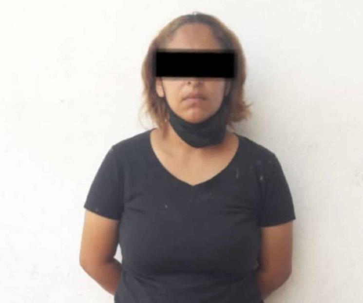 Detienen a mujer por robo a tienda