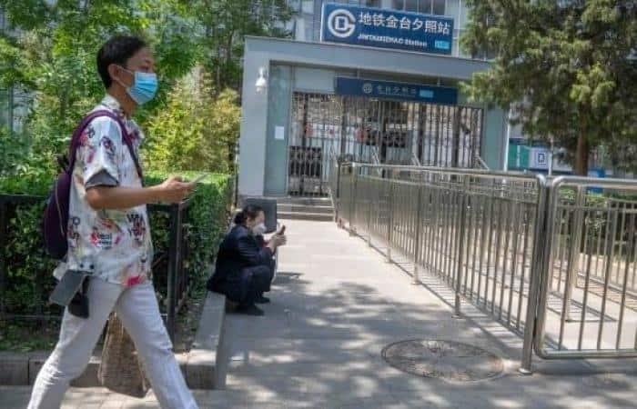 Beijing cierra estaciones de metro para frenar Covid