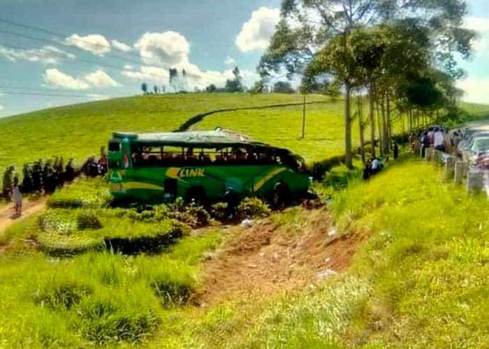 Deja 20 muertos accidente de autobús en Uganda