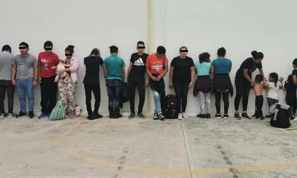 Rescatan a migrantes que eran transportados en Cadereyta