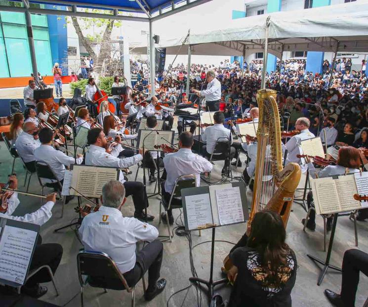 Lleva Sinfónica el arte musical a Preparatoria 2