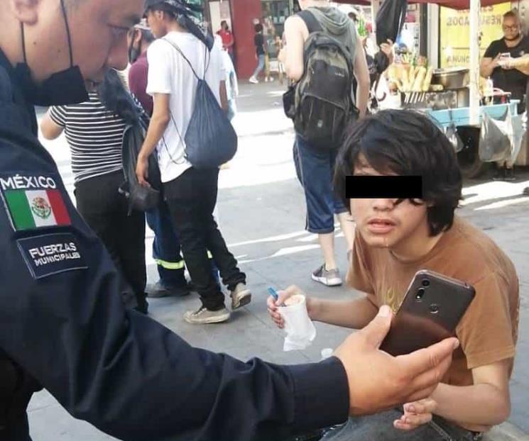 Localizan policías a menor extraviado