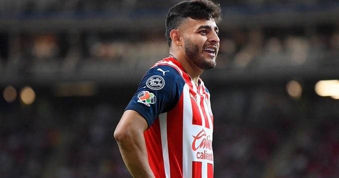 Renueva Alexis Vega con Chivas hasta 2024