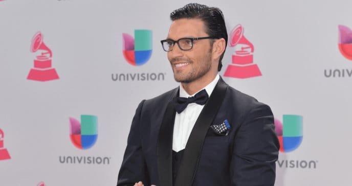 Revela Julián Gil que padeció cáncer de piel
