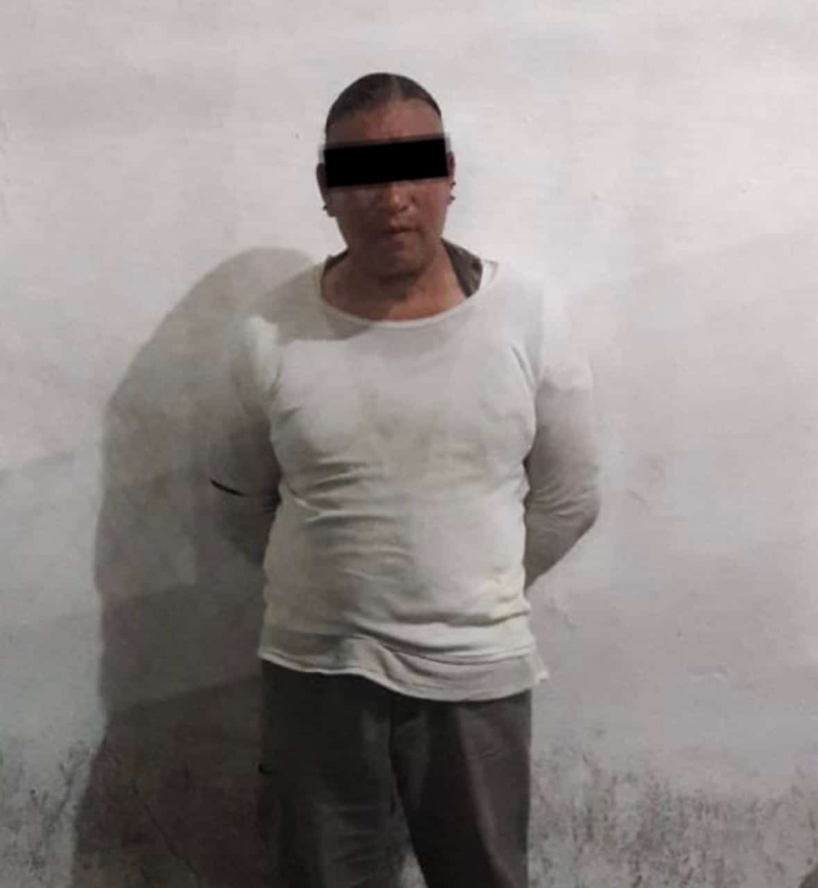 Detenido tras ser reportado frente a un bar con un arma de municiones