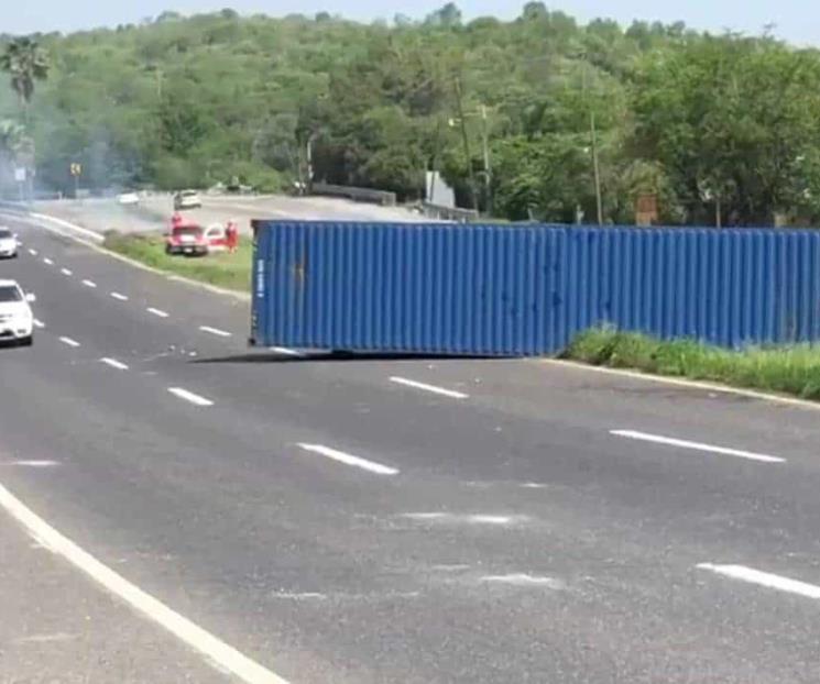 Se desprende contenedor de tráiler