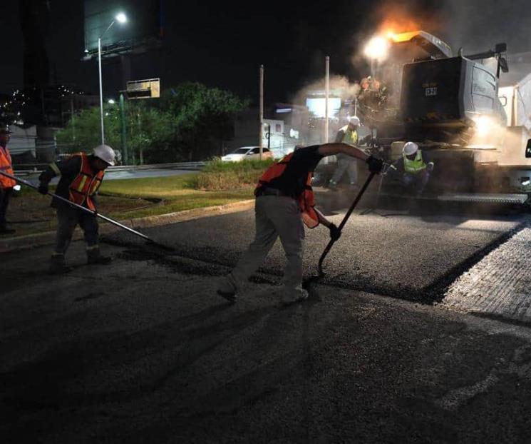 Rehabilitan en la madrugada la avenida Lázaro Cárdenas