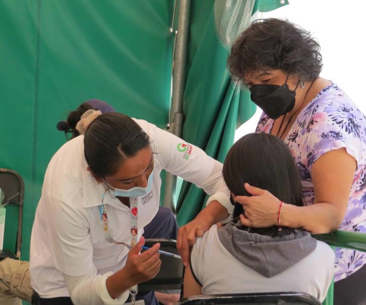 Vacuna Edomex a adolescentes de 12 y 13 años