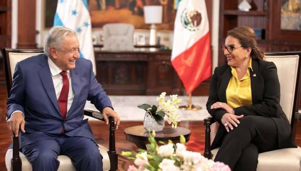 Recibe Xiomara Castro a AMLO en Tegucigalpa
