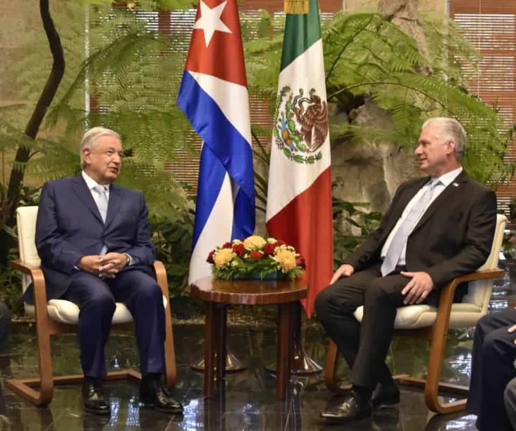 AMLO es recibido con honores en Cuba