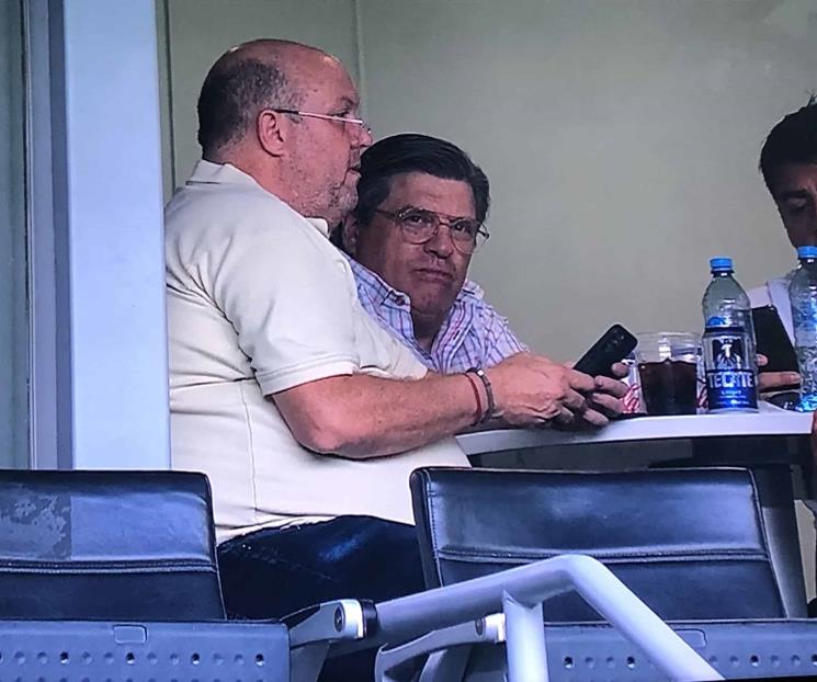 Asiste Miguel Herrera a duelo entre Rayados vs SL