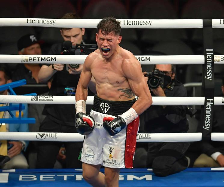 Logra regio nocaut en noche del Canelo