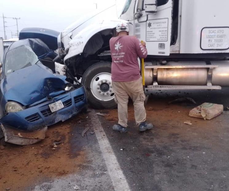 Se registra aparatoso accidente en Libramiento Noreste
