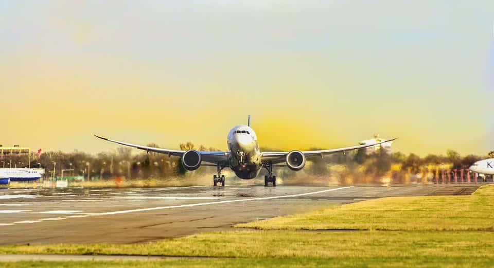 Aerolínea no permite abordar a menor con discapacidad