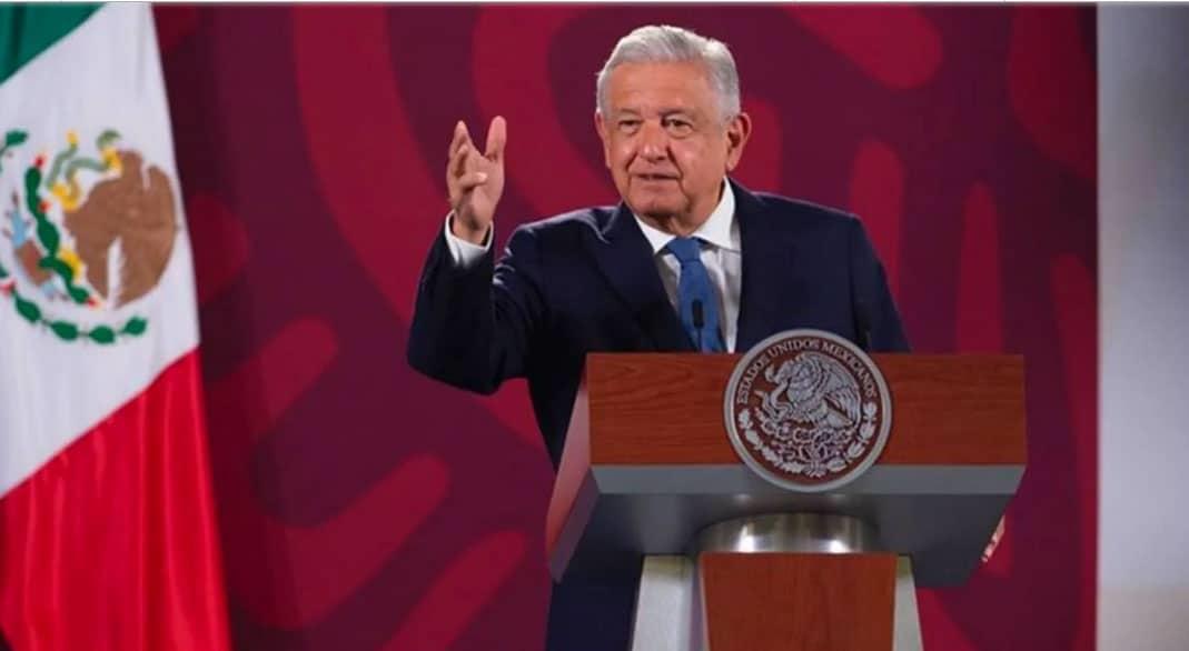 No hay peligro, asegura AMLO tras incidente en AICM