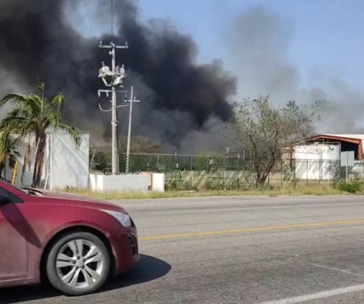 Destruye incendio nave industrial