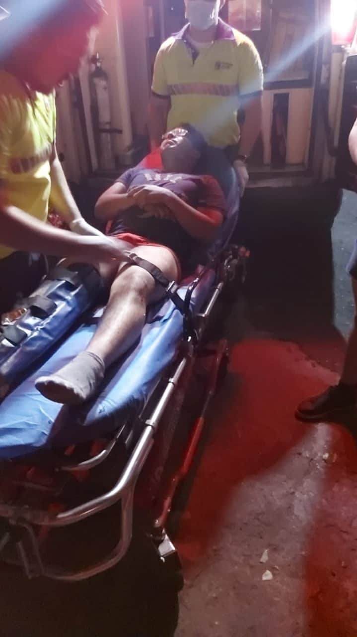 Elementos de Protección Civil de Guadalupe rescataron a un menor de 16 años que sufrió una fractura en su pierna, al caerle una roca de aproximadamente 300 kilos que lo dejó atrapado