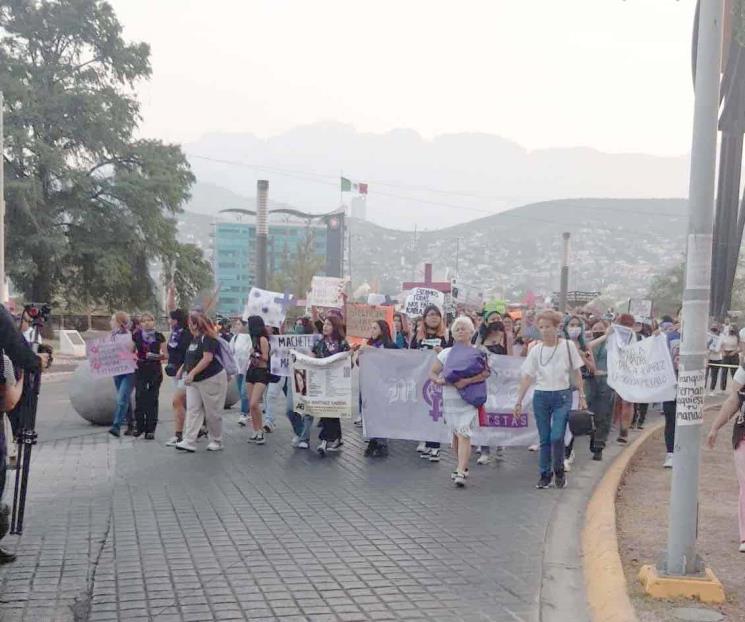 Protestan mujeres y arman trifulca en Festejo de la Madre
