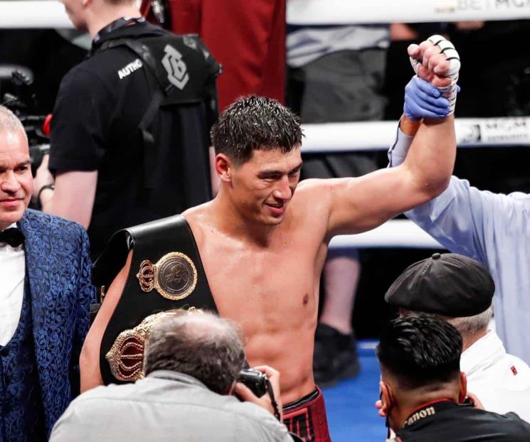 Amenaza Bivol a Canelo: ‘Voy por todos sus títulos’